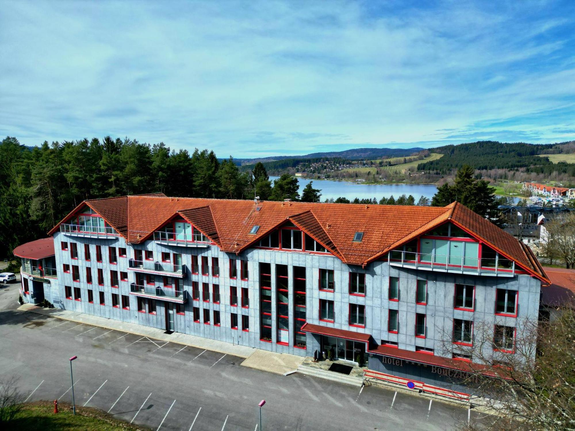 Hotel Bouczech Lipno nad Vltavou Esterno foto