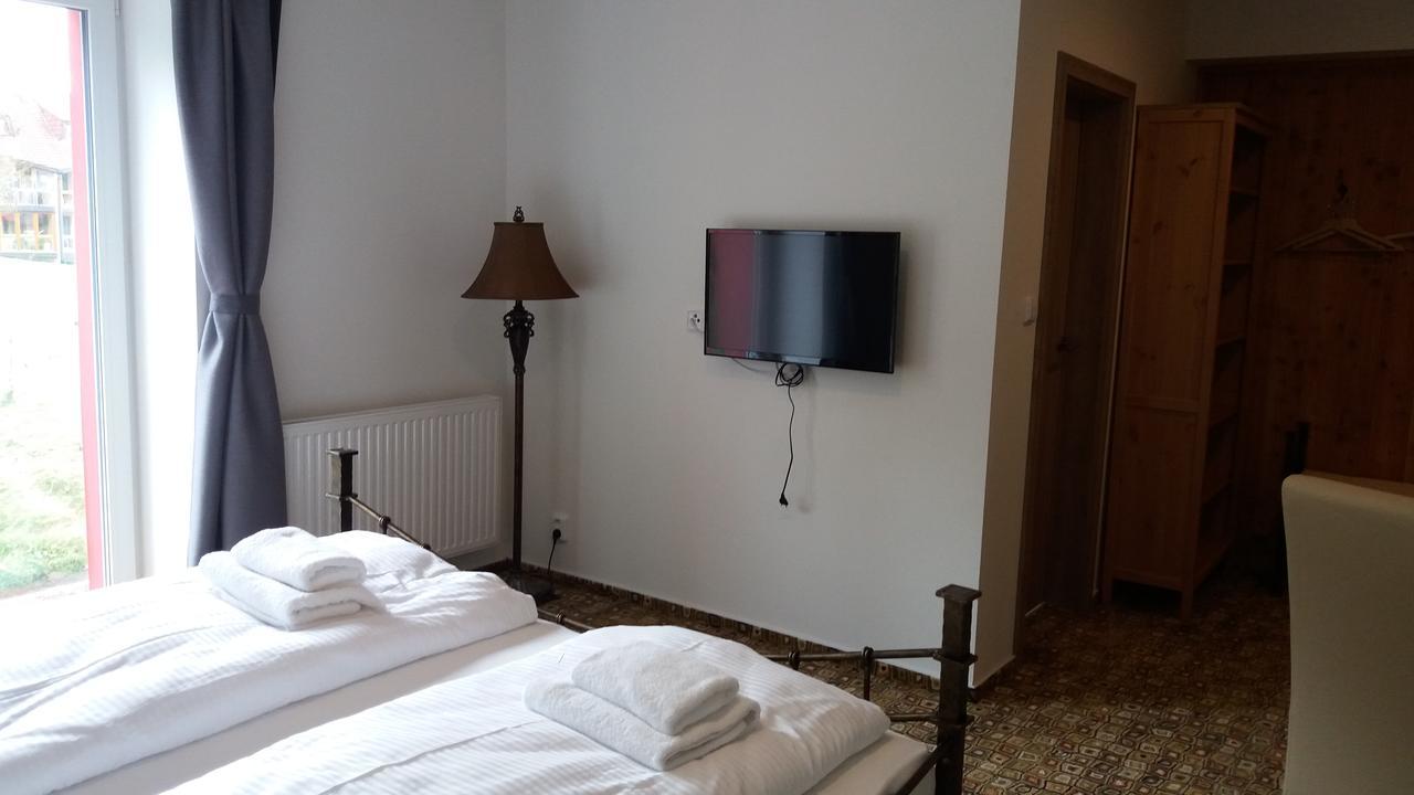 Hotel Bouczech Lipno nad Vltavou Esterno foto